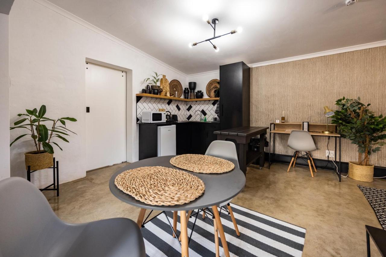 Fever Tree Guesthouse ฮิลเครสต์ ภายนอก รูปภาพ